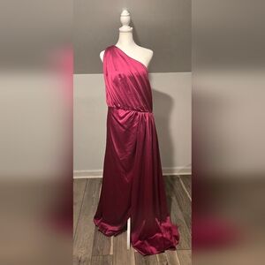 MAC DUGGAL BERRY COLOR DRESS WITH SHORT TRAIN